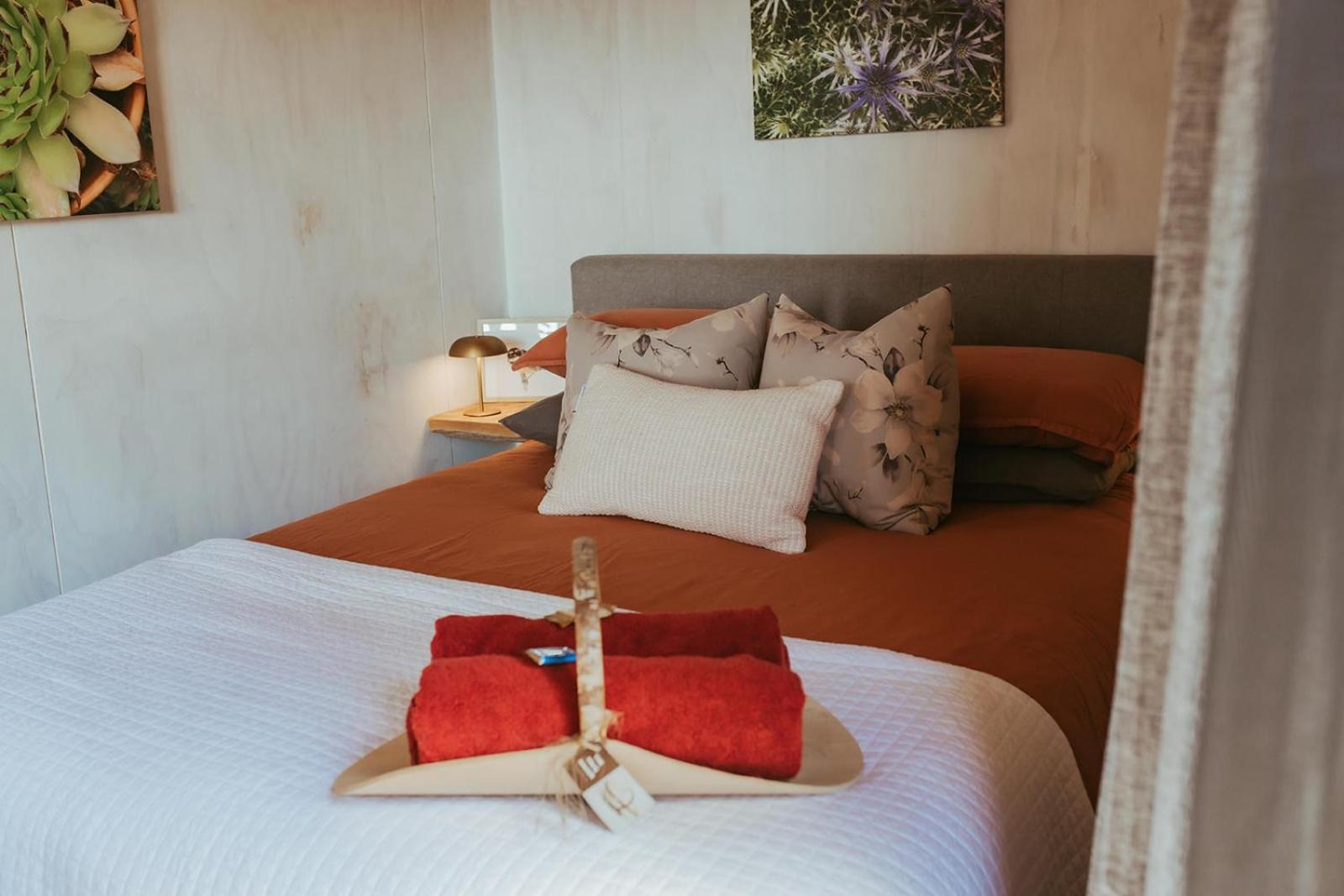 ホテル Golden Bay Glamping タカカ エクステリア 写真